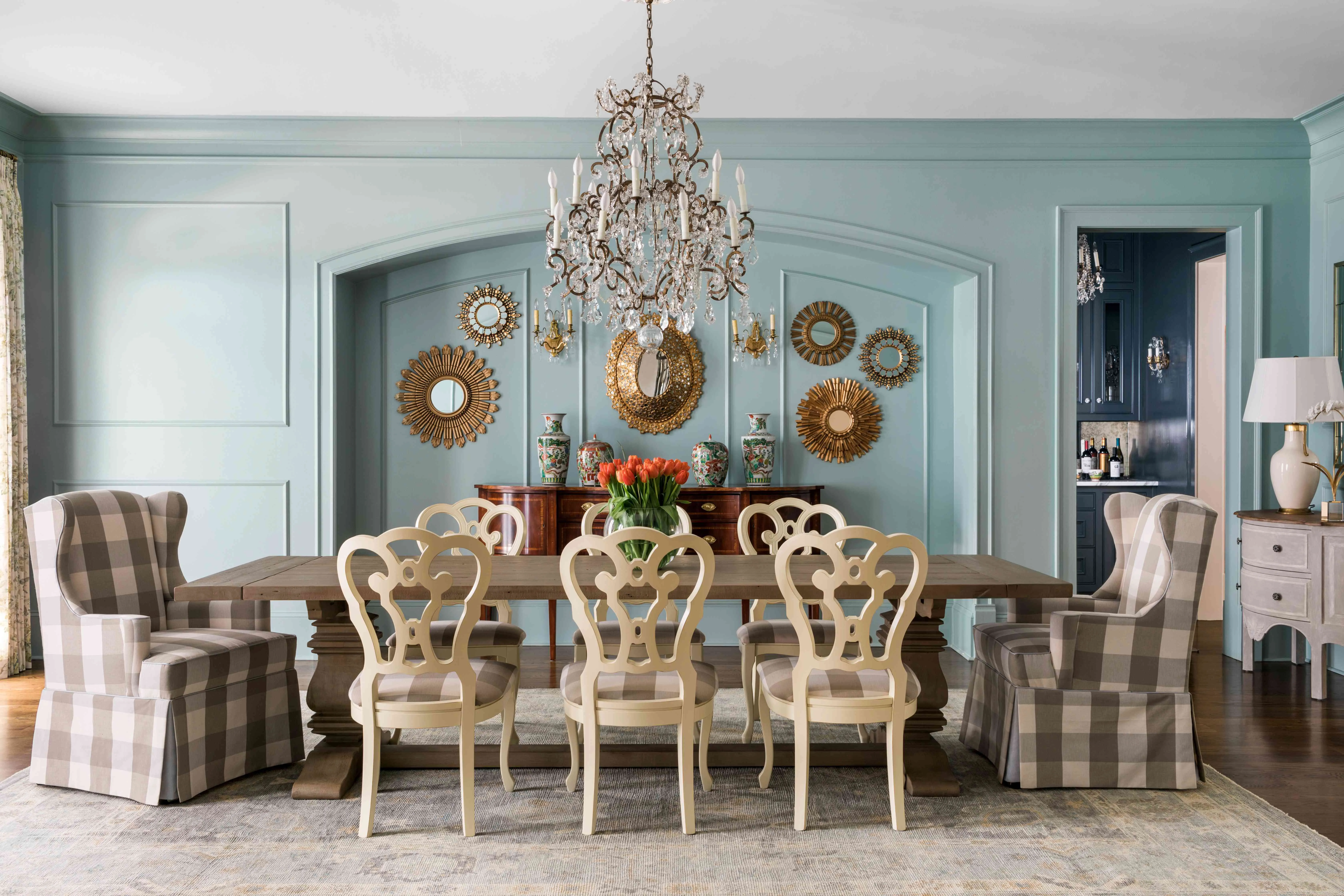 Top Tips and Ideas for Charcoal Mouldings Design
